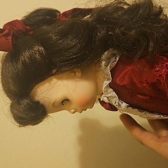 Vintage Royal Doll with tag. - Picture 10 of 13